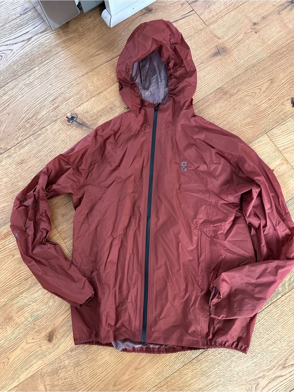 On Running Ultra Light Hooded Jacket - Rust Red